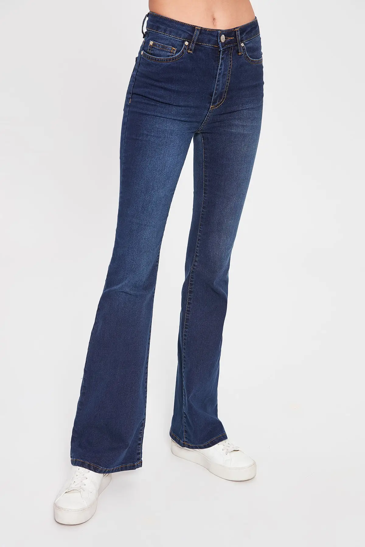 Trendyol Высокая талия расклешенные джинсы TWOAW20JE0169