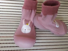 Zapatos antideslizantes con estampado de dibujos animados para bebé y niña, calcetín antideslizante con suelas de goma cálidas para primavera e invierno