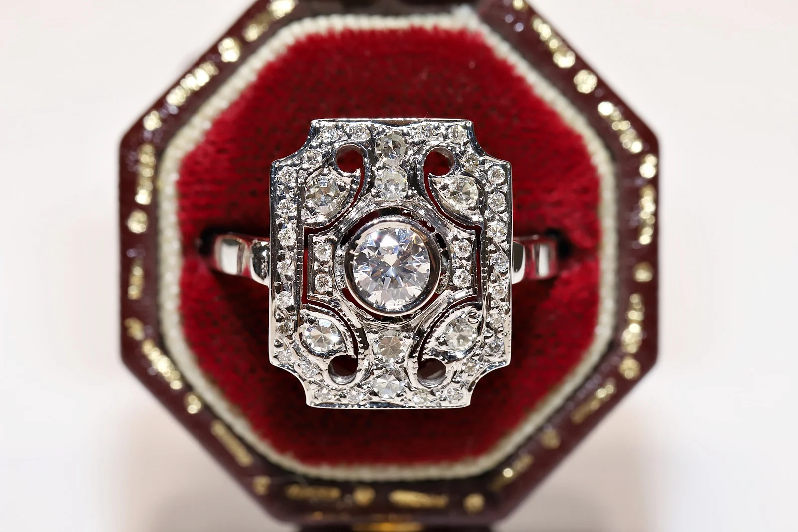 

Perfect Antique Original Art Deco 18k gold Natural Diamond Decorated Pretty Ring