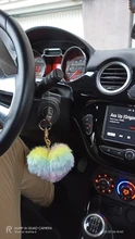 LLavero de pompones con forma de corazón para mujer, llaveros decorativos de felpa de arcoíris, accesorios para bolso, Coche