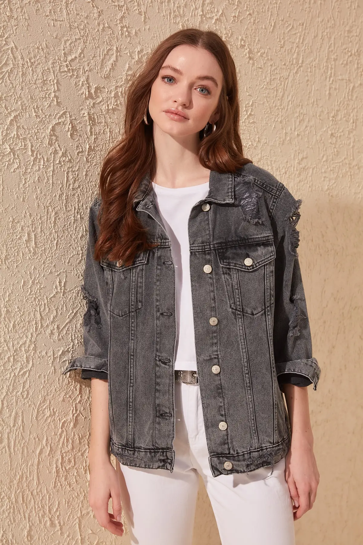 

Trendyol Ripped Detailed Denim Jacket TWOSS20CE0119
