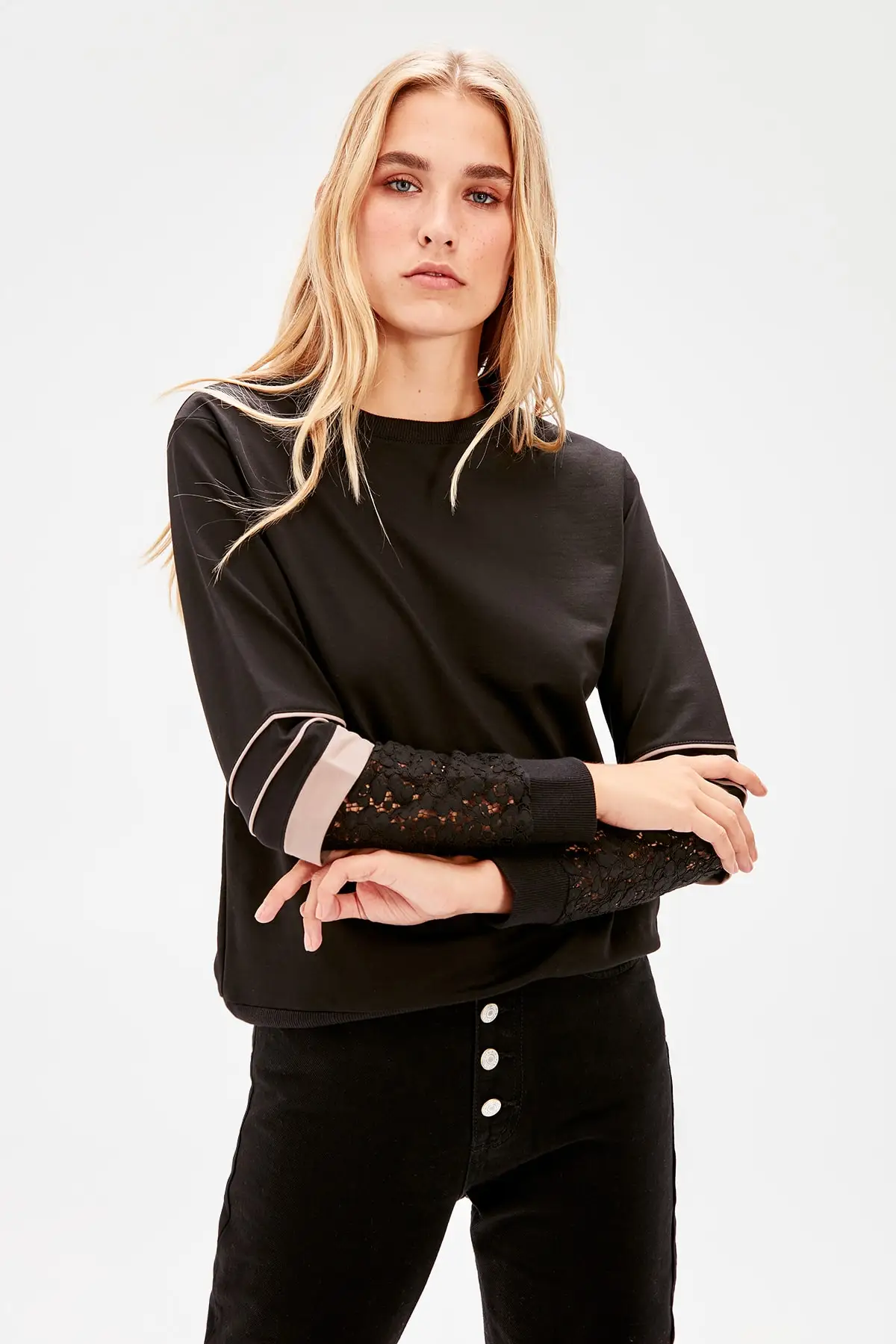 Черный трикотажный свитер с рюшами TWOAW20SW0084|Толстовки и свитшоты| |