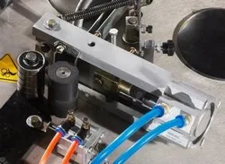 узел предварительной обрезки кромки из рулона (гильотина)