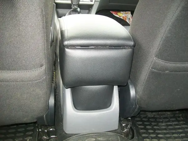 Подлокотник водителя и пассажира (с. 7.3) - Ford Focus 2