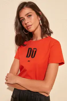 

Trendyol TuruncuNakışlı Knitted T-Shirt TWOSS20TS1082
