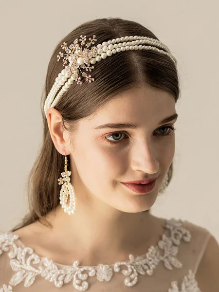 

Jewelry Set For Bridal Beautiful Metal Pierced Earring And Pearl Headpiece Set For Wedding