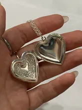 Diseño único tallado corazón-marco de fotos con forma colgante con abalorio, collares de medallón ajustables, joyería conmemorativa para hombres y mujeres