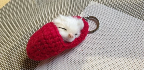 Cute Sleeping Cat Pom Pom Handmade Woven Shoes Faux Keychain Fluffy Key Ring Hot 