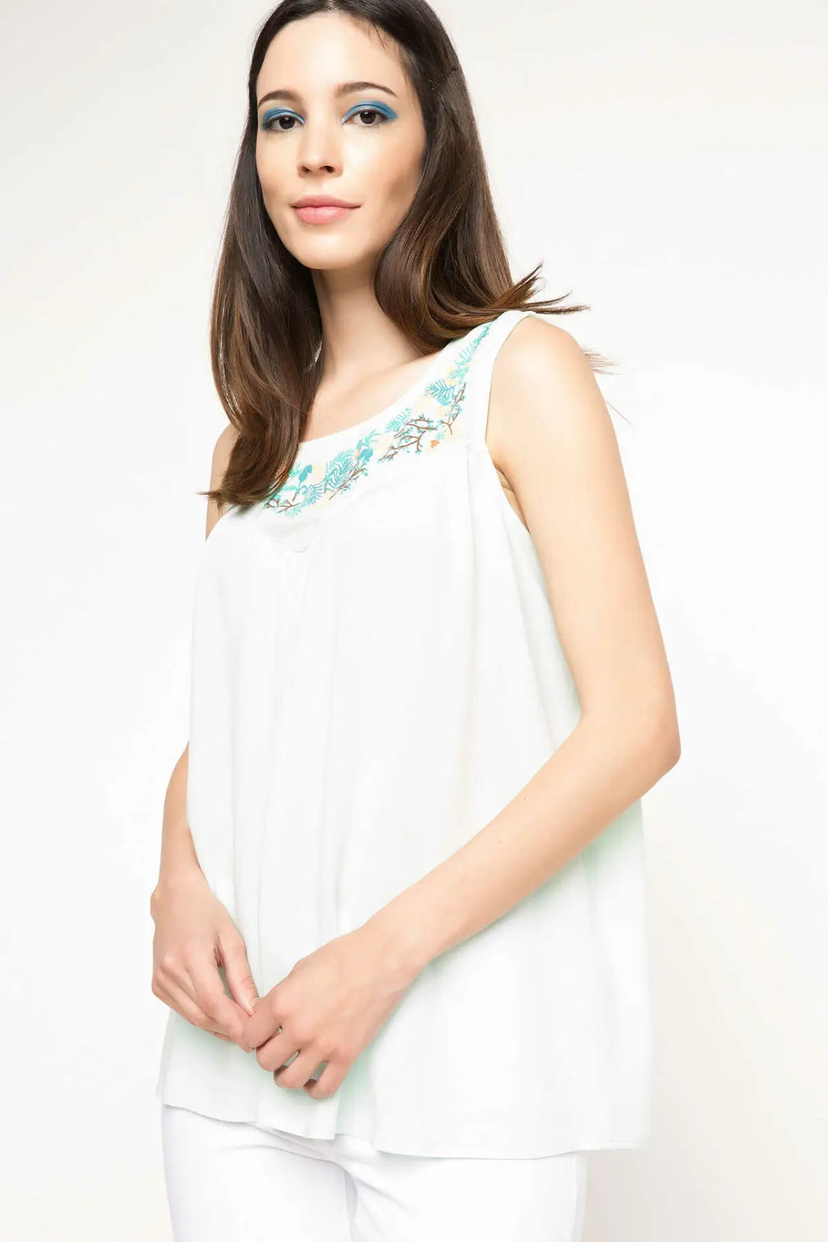 Camiseta DeFacto Para Mujer Estilo Moderno Y Cómodo Ideal Para