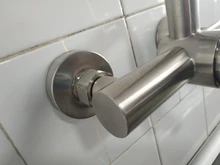 SUS304 Acero inoxidable caliente y Grifo de Agua Fría montado en la pared grifo de fregadero de cocina de doble Control