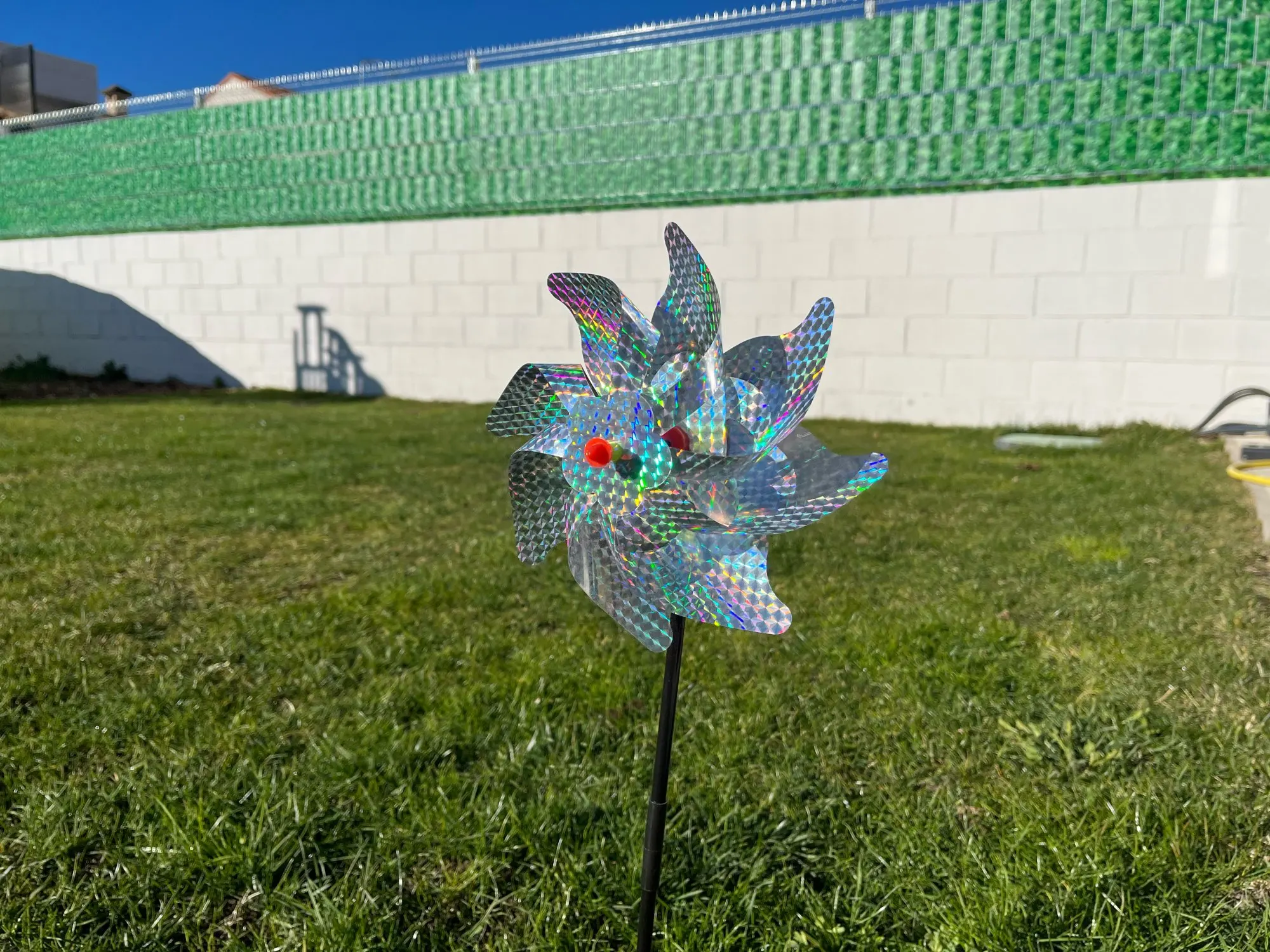 10pcs Bird Repeller Pinwheels Reflective Sparkly Bird Deterrent Windmill Protect Garden Plant Flower Garden Lawn Decoration photo review