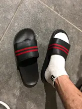 Zapatillas para hombres, calzado de marca, de cuero suave para el verano, sandalias playeras planas, con suela de goma, a la moda