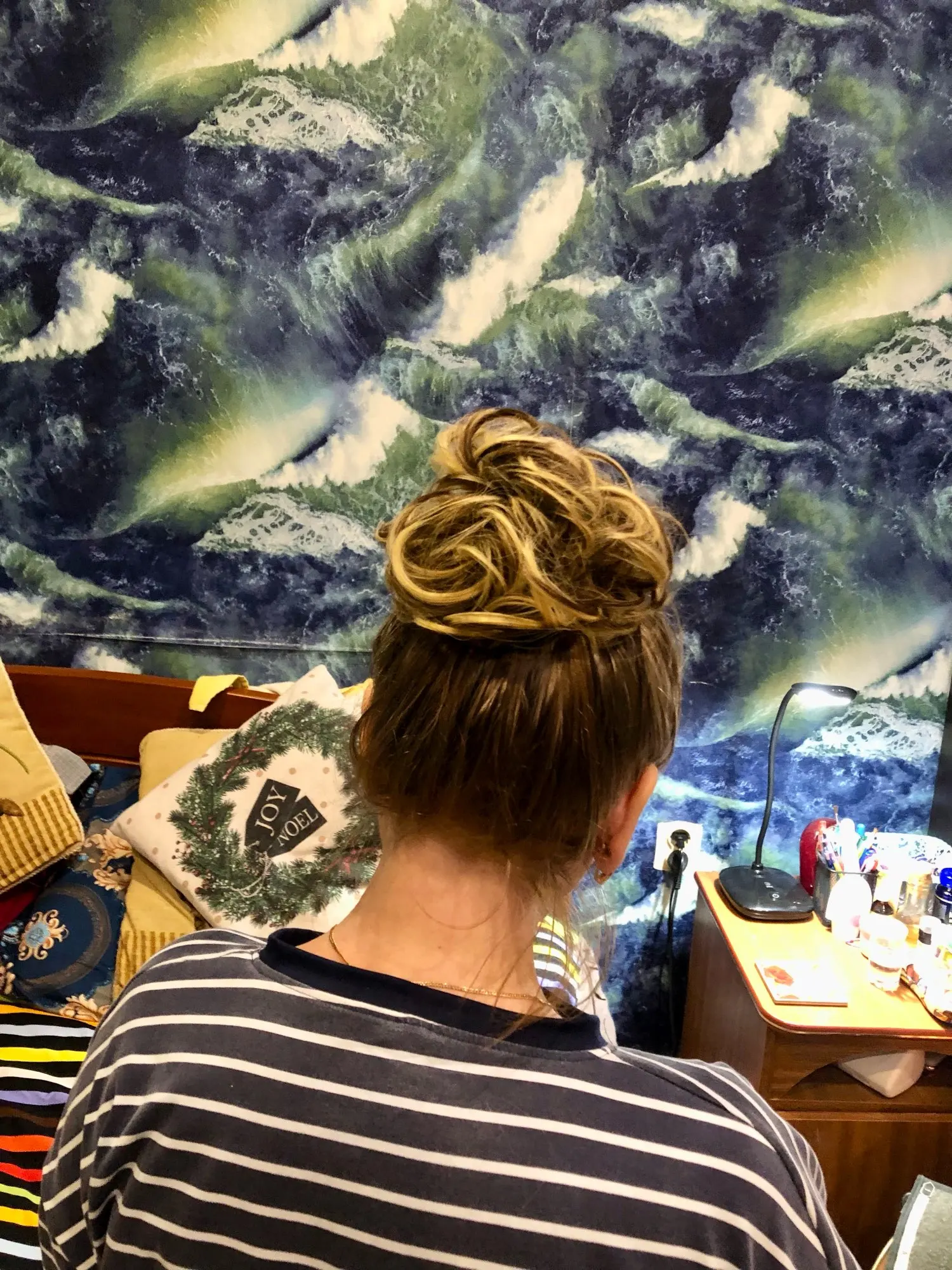 Syntetiska hårbulle förlängningar lockigt elastiskt hår Scrunchies Hårstycken Syntetisk Chignon Munk Uppsatta hårstycken för kvinnor photo review