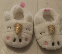 Zapatos de unicornio de dibujos animados para bebé recién nacido, zapatillas bonitas mullidas, calzado antideslizante de piel cálida para niño pequeño, calzado de suela suave para cuna