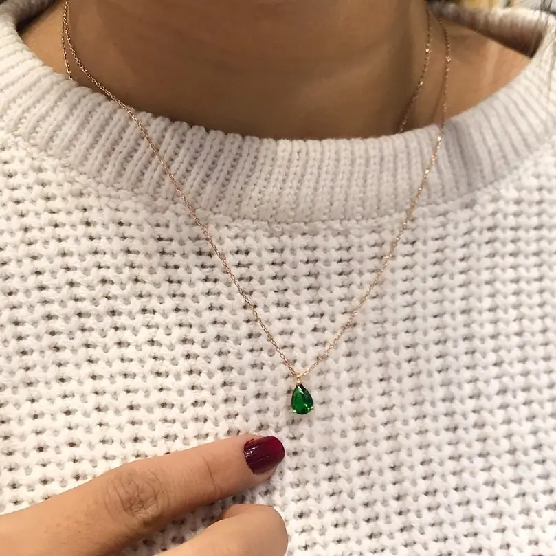 Крошечное серебряное ожерелье с зеленым кварцем