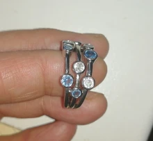 Huitan-anillos de banda estilo Partysu para mujer, 3 filas con piedra redonda de circón Blanco/azul, anillos y joyas para boda para mujer, artículo Simple