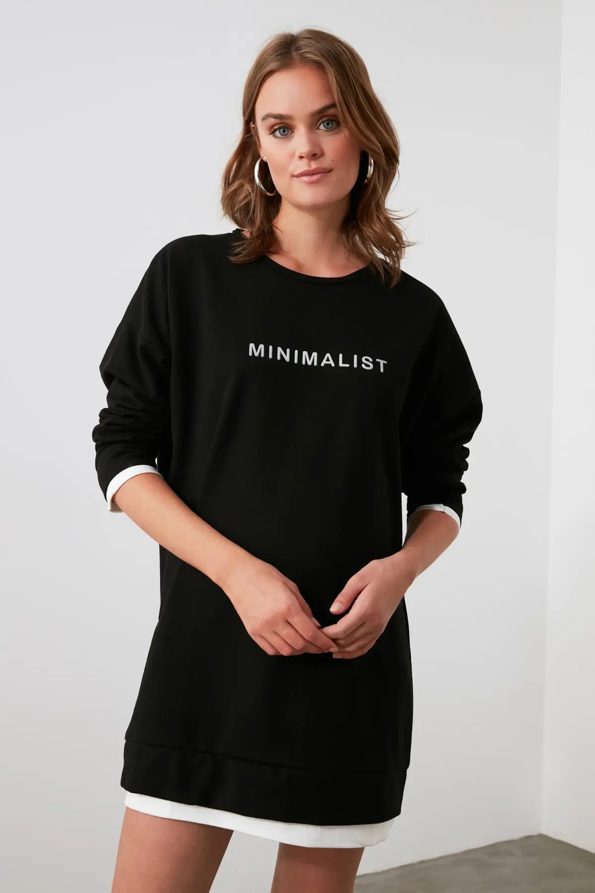 Длинный трикотажный Свитшот оверсайз с принтом трендовой фирмы TWOAW21SW1462 ► Фото 3/4