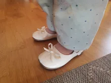 Zapatos planos para niños, sandalias informales para niños, zapatos de princesa de cuero Pu antideslizantes, mocasín de fondo suave hueco Retro