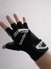 Boodun-guantes de levantamiento de pesas para hombre, guantes de medio dedo para gimnasio, Fitness, con envoltura de muñeca, soporte para Crossfit, entrenamiento deportivo, guantes de entrenamiento
