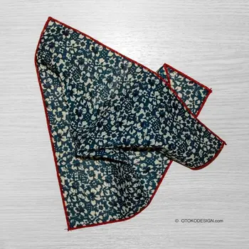 

Flower pocket square (50202)