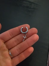 DreamBell hombres pendientes de Clip pendientes largos aretes pendientes moda Hiphop estilo Rock hipoalergénico en forma de cruz de acero de titanio Clip de oreja aretes Accesorios