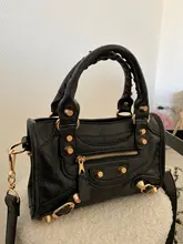 Bolso europeo de cuero PU para motocicleta para mujer, bandoleras cruzadas con remaches y borlas