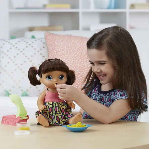 Baby Alive супер закуски Snackin' лапша ребенок(брюнет) Hasbro