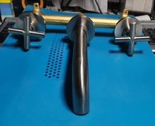 Grifo mezclador de pared con doble palanca, negro mate/dorado pulido, novedad
