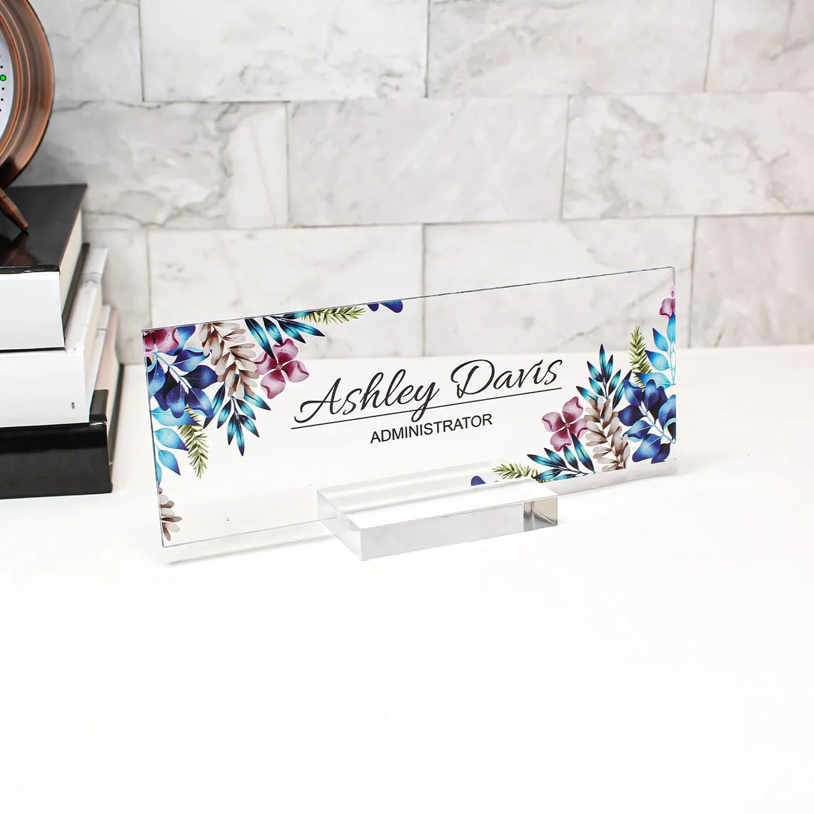 Табличка с именем и должностью на стол - 92 фото