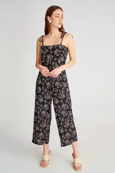 

Trendyol Navy Blue Flower Print Jumpsuit TWOSS20TU0139