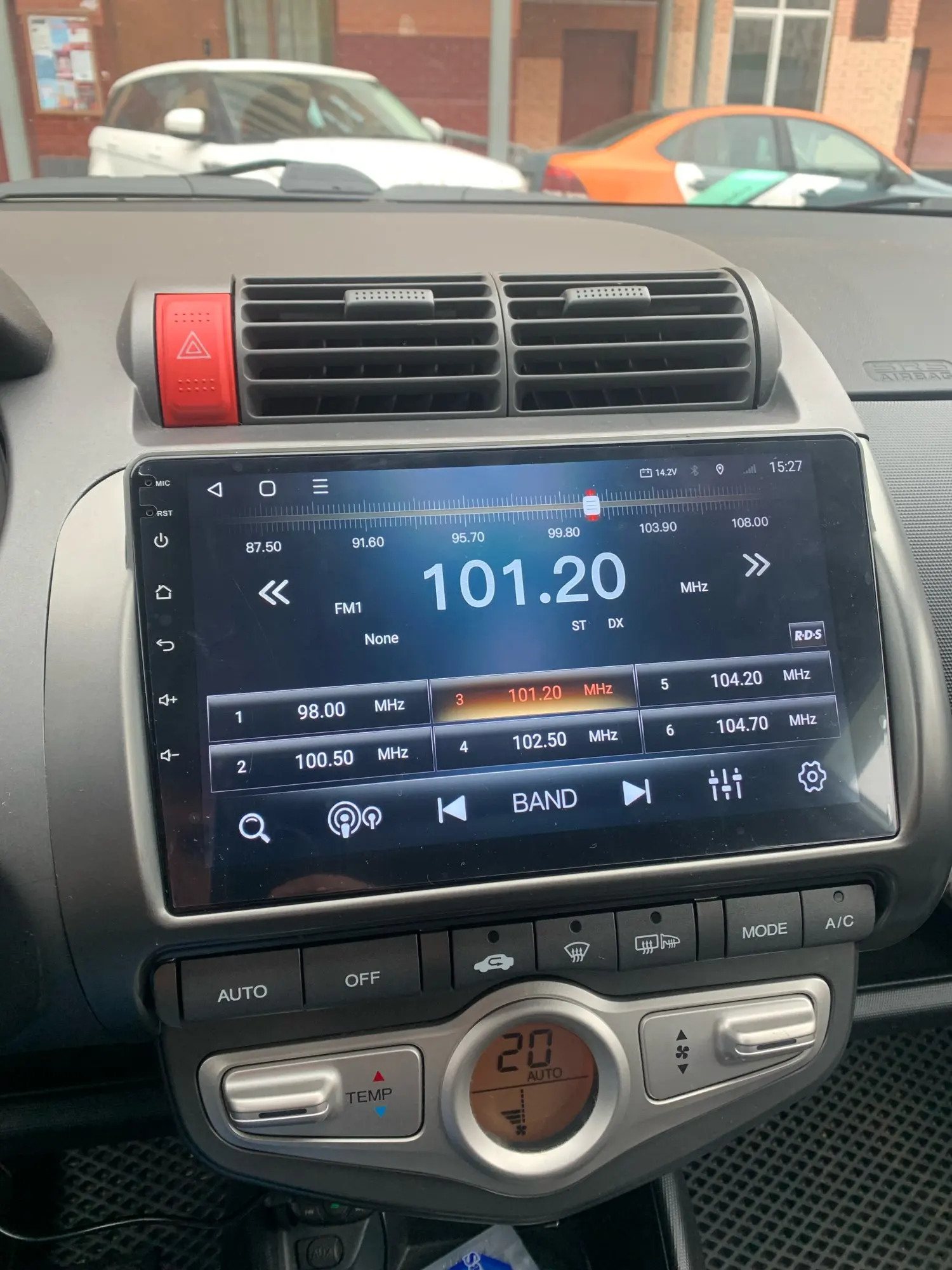 штатная магнитола kia rio 4. штатная магнитола киа рио 3 2013. пионер 200vbt рамка 2 din. магнитола со скрытой панелью. магнитола на шевроле круз 2011 с экраном.