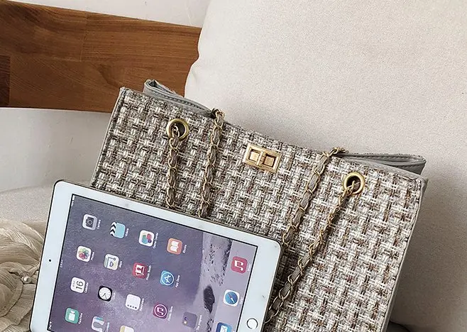 11462805889_1779584881