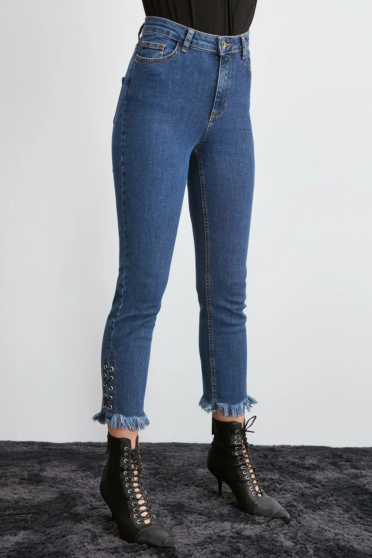 Trendyol джинсы-скинни с завышенной талией и птичьим глазом TWOAW20JE0449