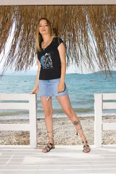 

Angemiel Wear Knee Collapsing Astronot Cotton Black Women 'S T-Shirt