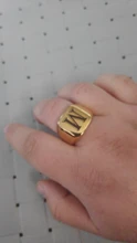 Anillo de acero inoxidable con grabado inicial personalizado, banda de anillo lisa en blanco, tono dorado pulido, tamaño de los EE. UU.