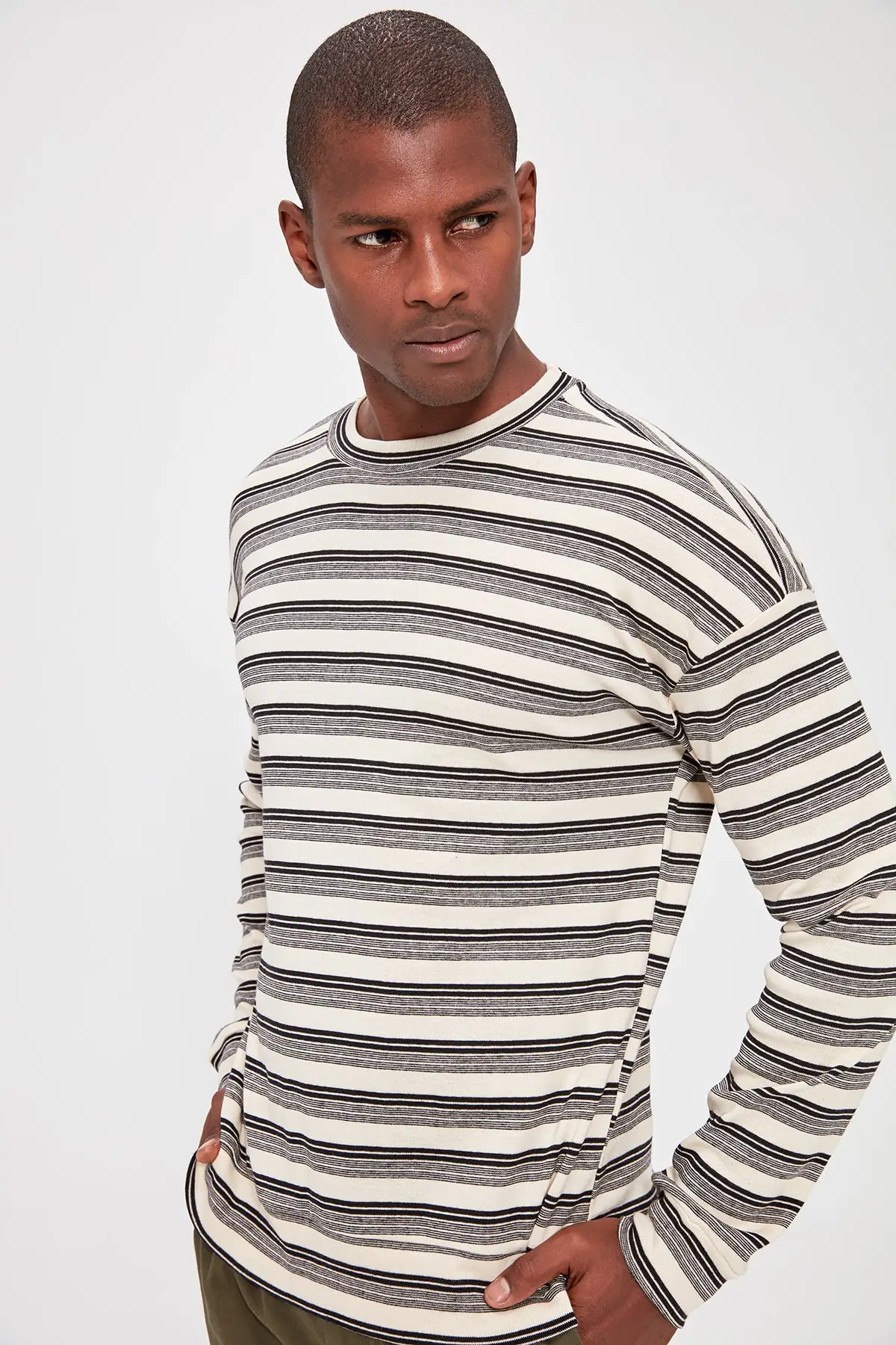 

Trendyol Men Long Sleeve Cycling Collar Striped New T-shirt TMNAW20TS0142