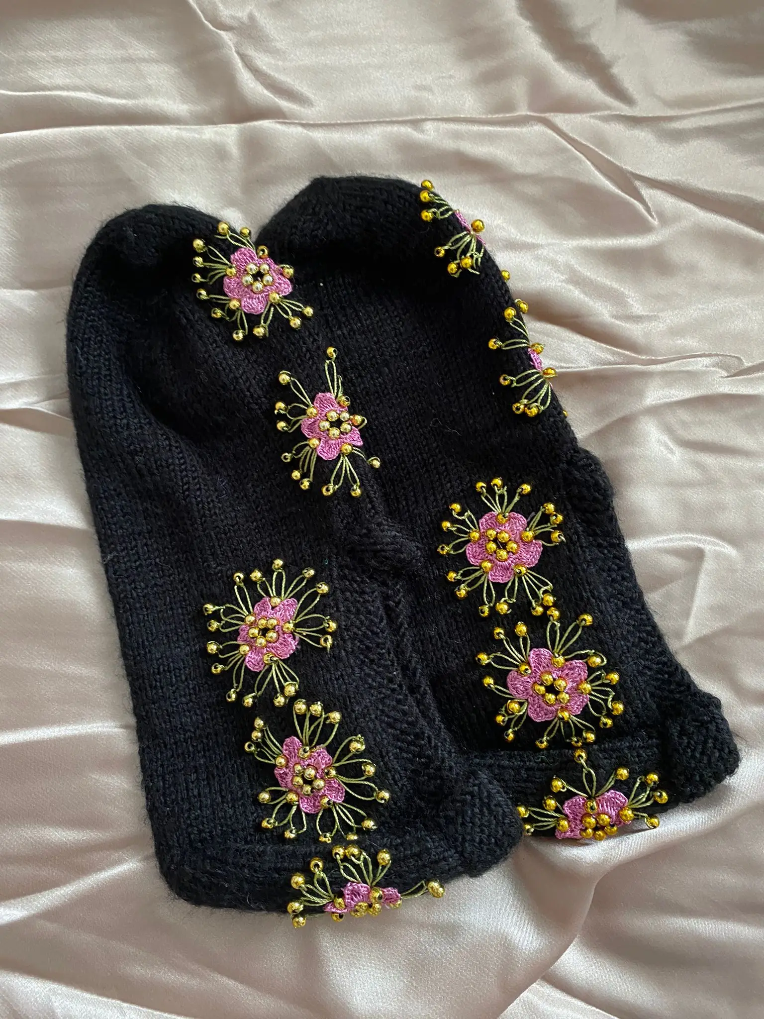 

LUXURY HAND-KNITTED NEEDLEWORK EMBROIDERED BOOTIES