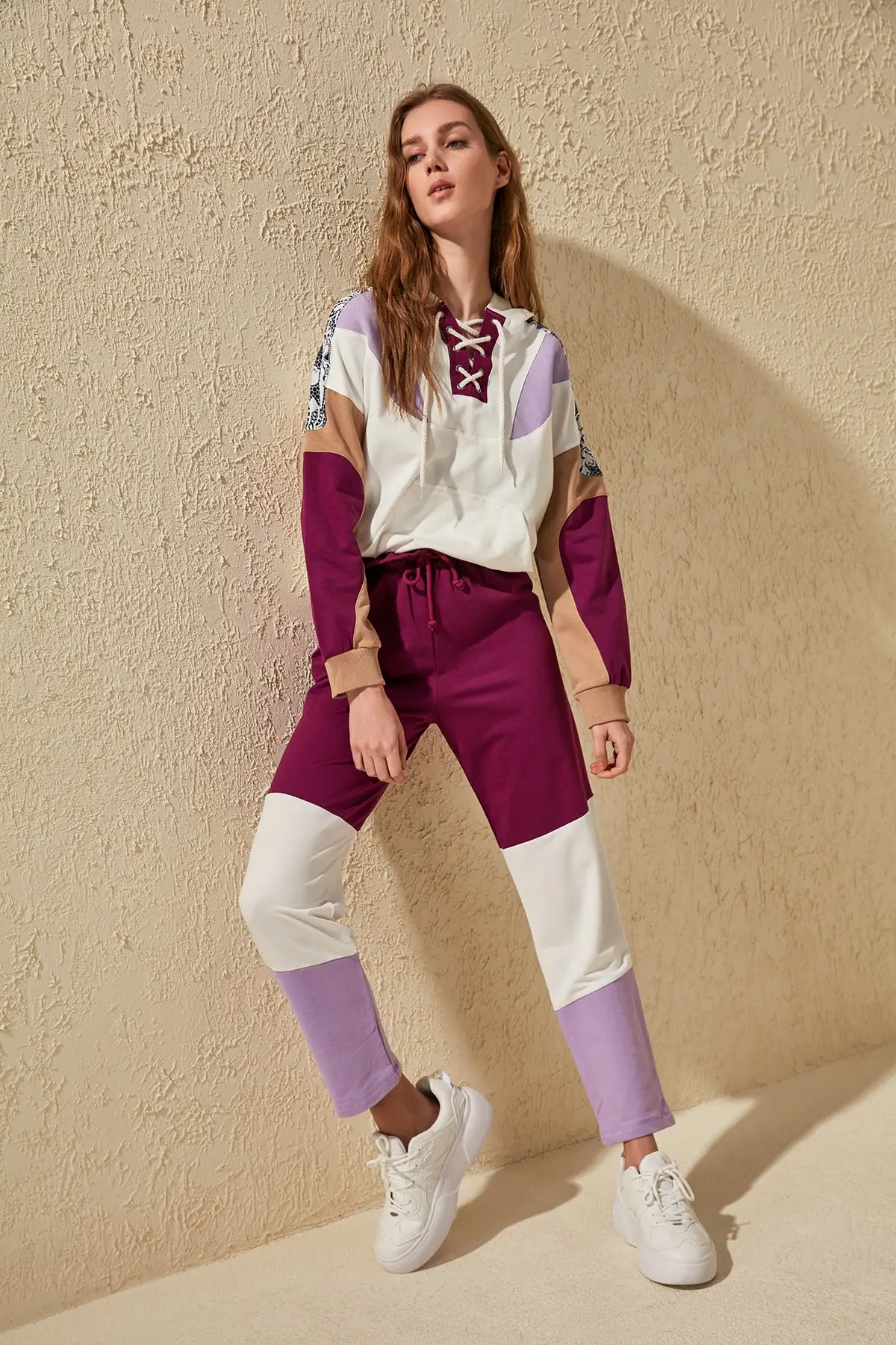 

Trendyol With Color Block Knit Sweatpants TWOSS20EA0011