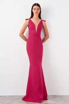 

Trendyol Collar Low-Cut Evening Dress TPRSS19FZ0427