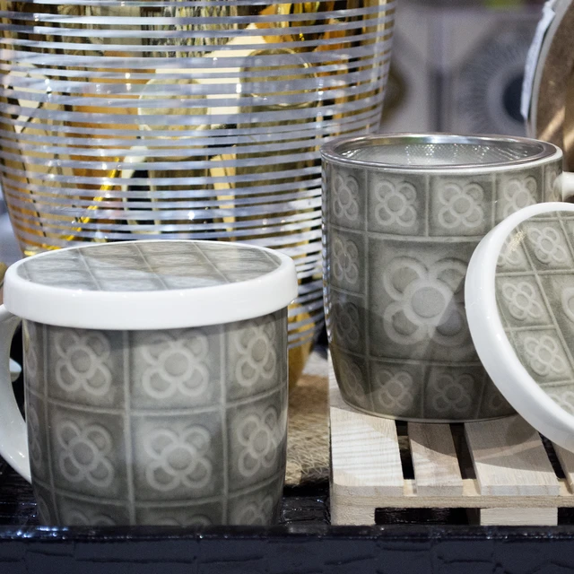 Tisana o taza para el té de cerámica, Taza con la Flor de