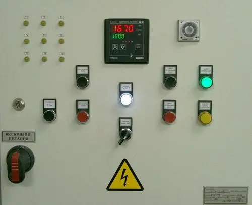 Техническое обслуживание электрооборудования. Щит управления печью на трм501. Контрольные лампы в электроустановках. Контрольные лампы в электроустановках. Монтаж электрооборудования.