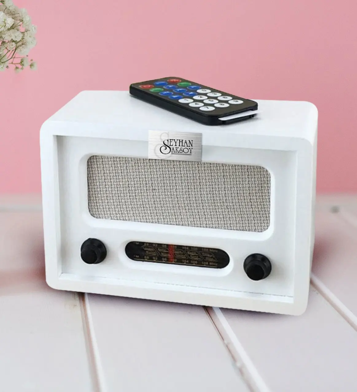 

Personalized Is White Nostalgic Retro Mini Wooden Radio