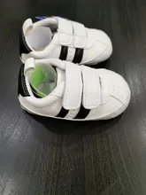 Zapatos de cuna de piel sintética para bebé recién nacido, zapatillas de deporte para niño y niña