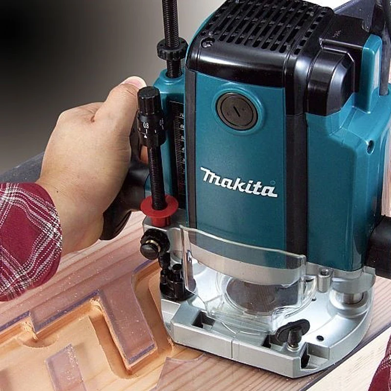 Фрезер электрический Makita RP1800F (мощность 1850 Вт, глубина хода 70 мм, цанга на 12 мм)