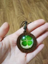 Colgante de trébol de cuatro hojas para mujer, collar de madera de TRÉBOL DE LA SUERTE, hecho a mano, joyería de cabujón de cristal