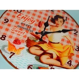 

VINTAGE clock CUP CAKES
