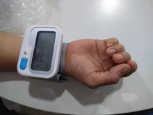 Yongrow-tonómetro automático de muñeca, tensiómetro Digital lcd, esfgmomanómetro, pulsómetro, Monitor de presión arterial
