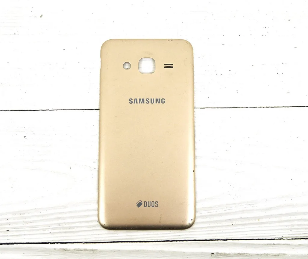 Задняя крышка корпуса Samsung Galaxy J3 2016 (SM-J320F) бежевый цвет б/у |