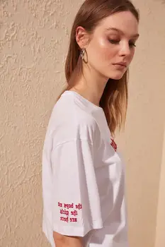 

Trendyol Embroidered Loose Mould Knitted T-Shirt TWOSS20TS0051