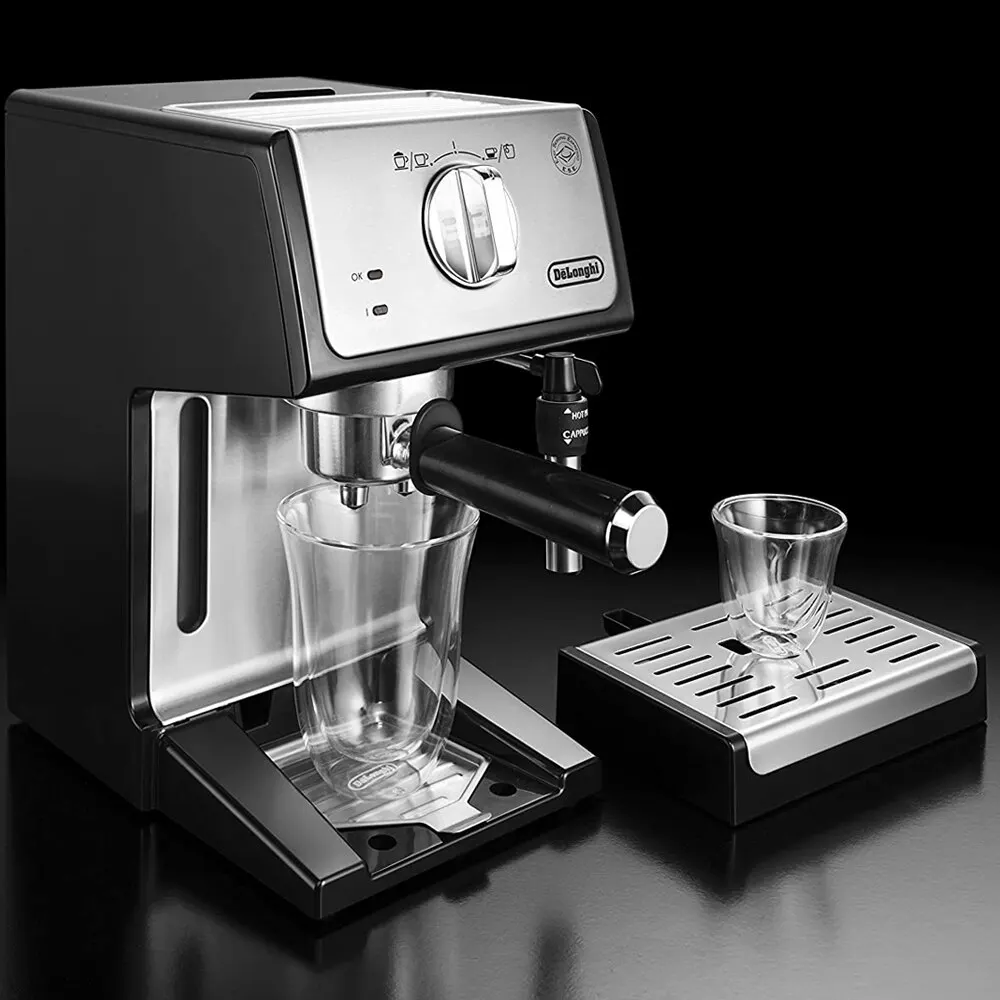 Аппарат для эспрессо и капучино Delonghi ECP 3531. Машина приготовления на кухне
